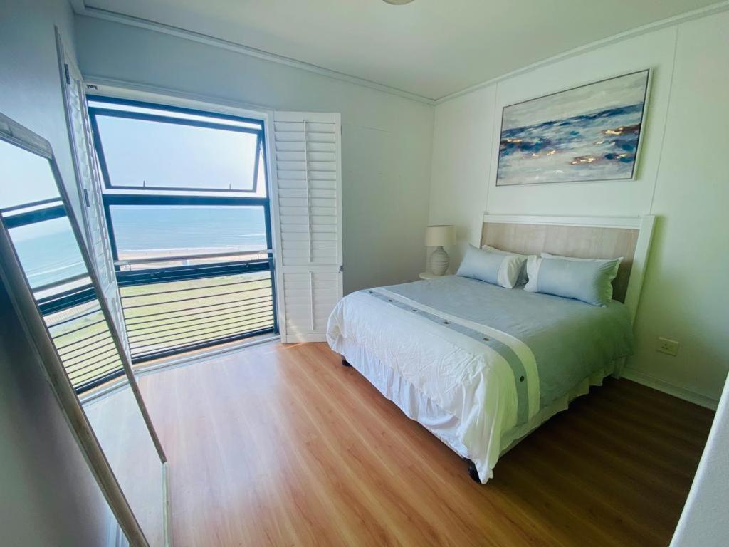 The Waves, 806 Quayside Point Waterfront Apartamento